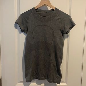 LULULEMON TOP